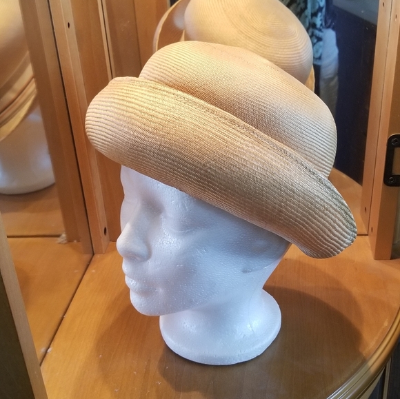 Vintage, Fleur de Lis straw hat. - Picture 4 of 7